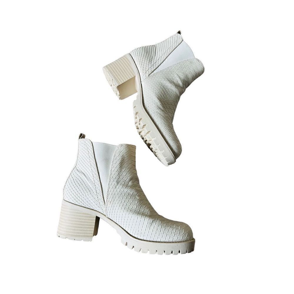 Altar’d State Edele P Ankle Chunky Boots Cream sz 7M Snakeskin - Picture 2 of 11